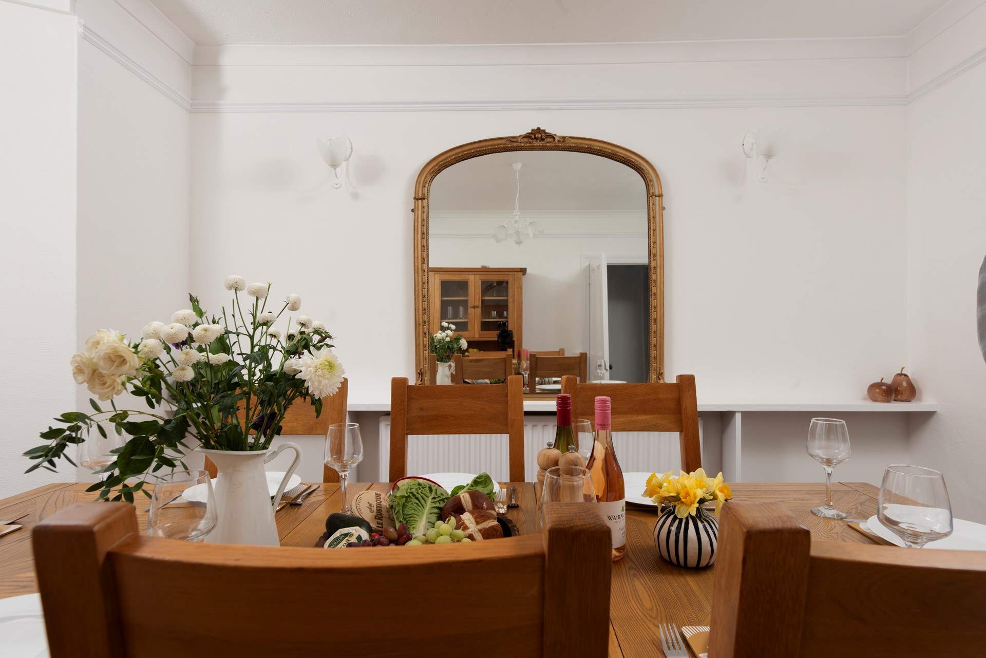 A  beautiful separate dining-room for long leisurely meals.