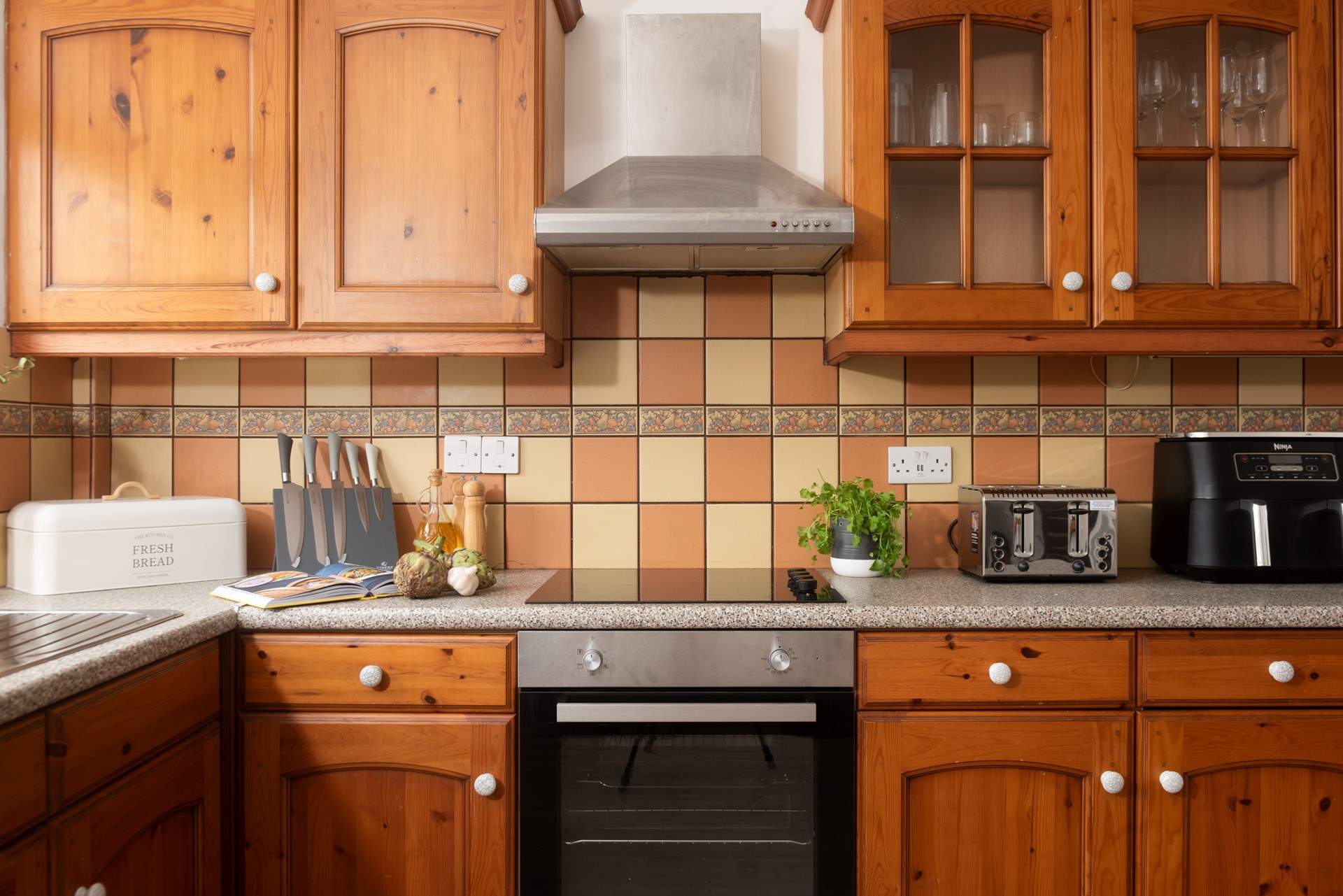 A practical kitchen with all you need including an air fryer.