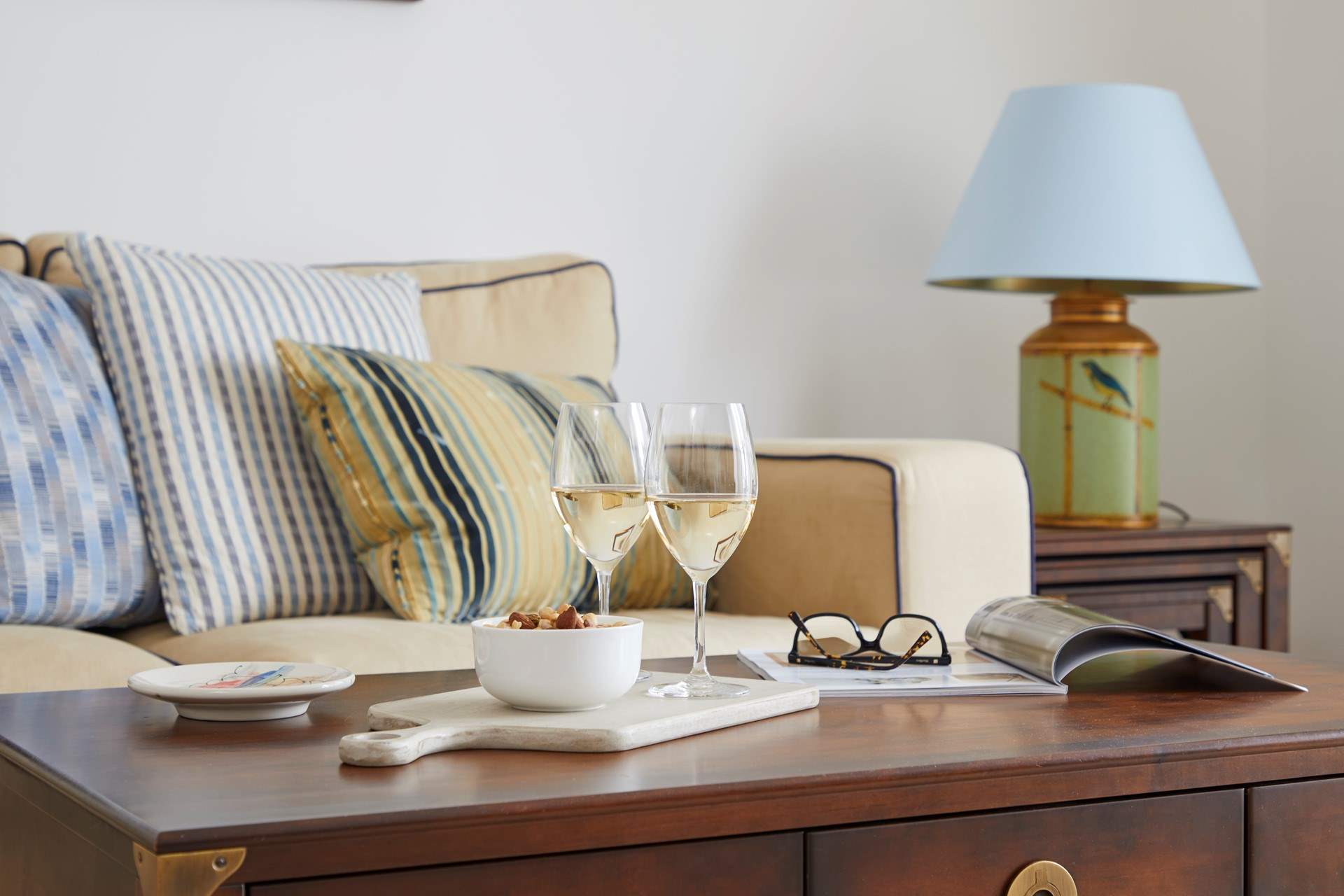 Relax in the evening with a glass of wine and some nibbles.