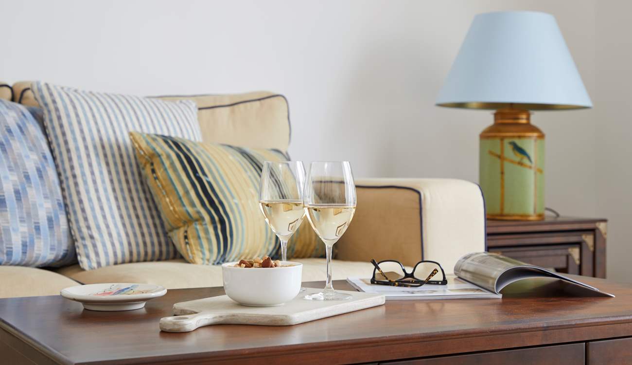 Relax in the evening with a glass of wine and some nibbles.