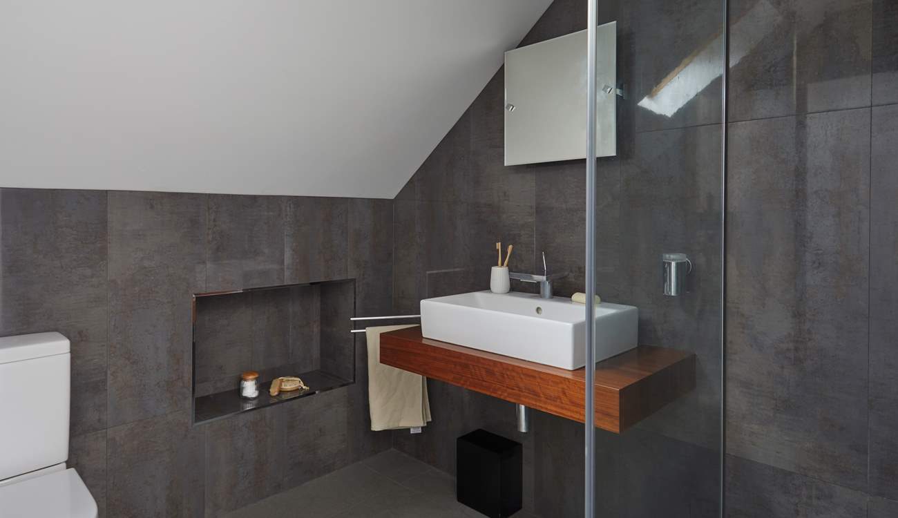 Take a refreshing shower in the second floor shower-room.