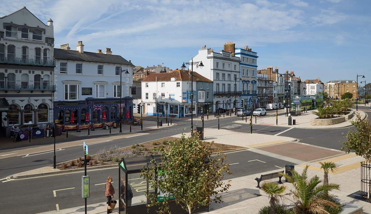 Ryde town is bustling and has lots of shops and restaurants.