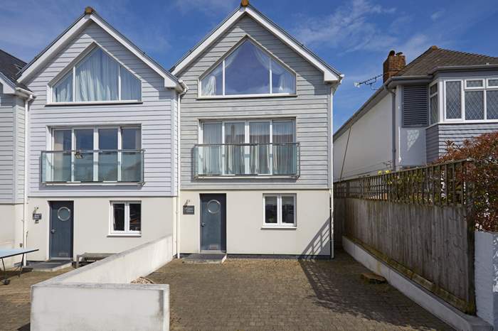 Grey Gulls,Sleeps 8 + 2 cots, Seaview