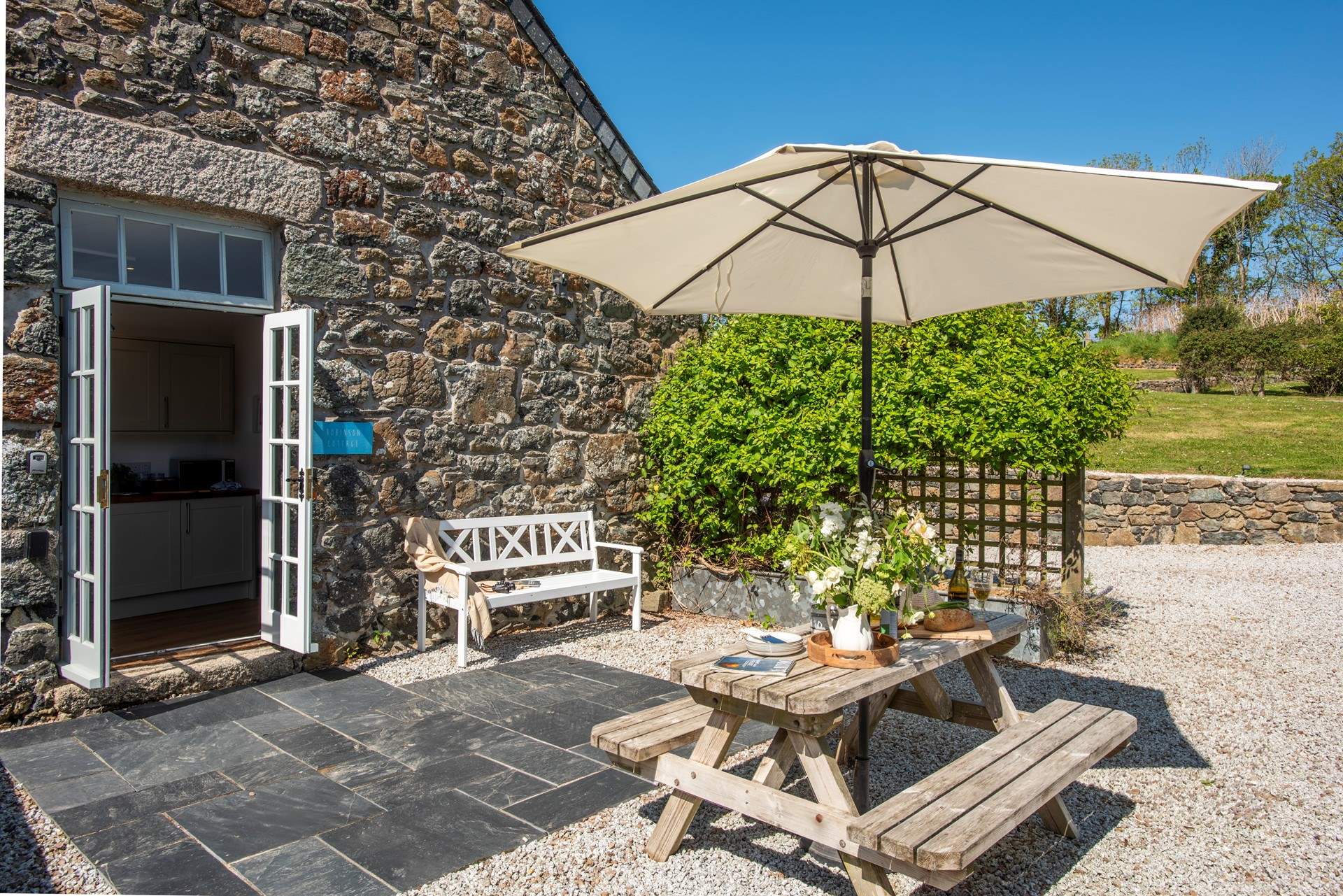 Welcome to Robinsons Cottage.
