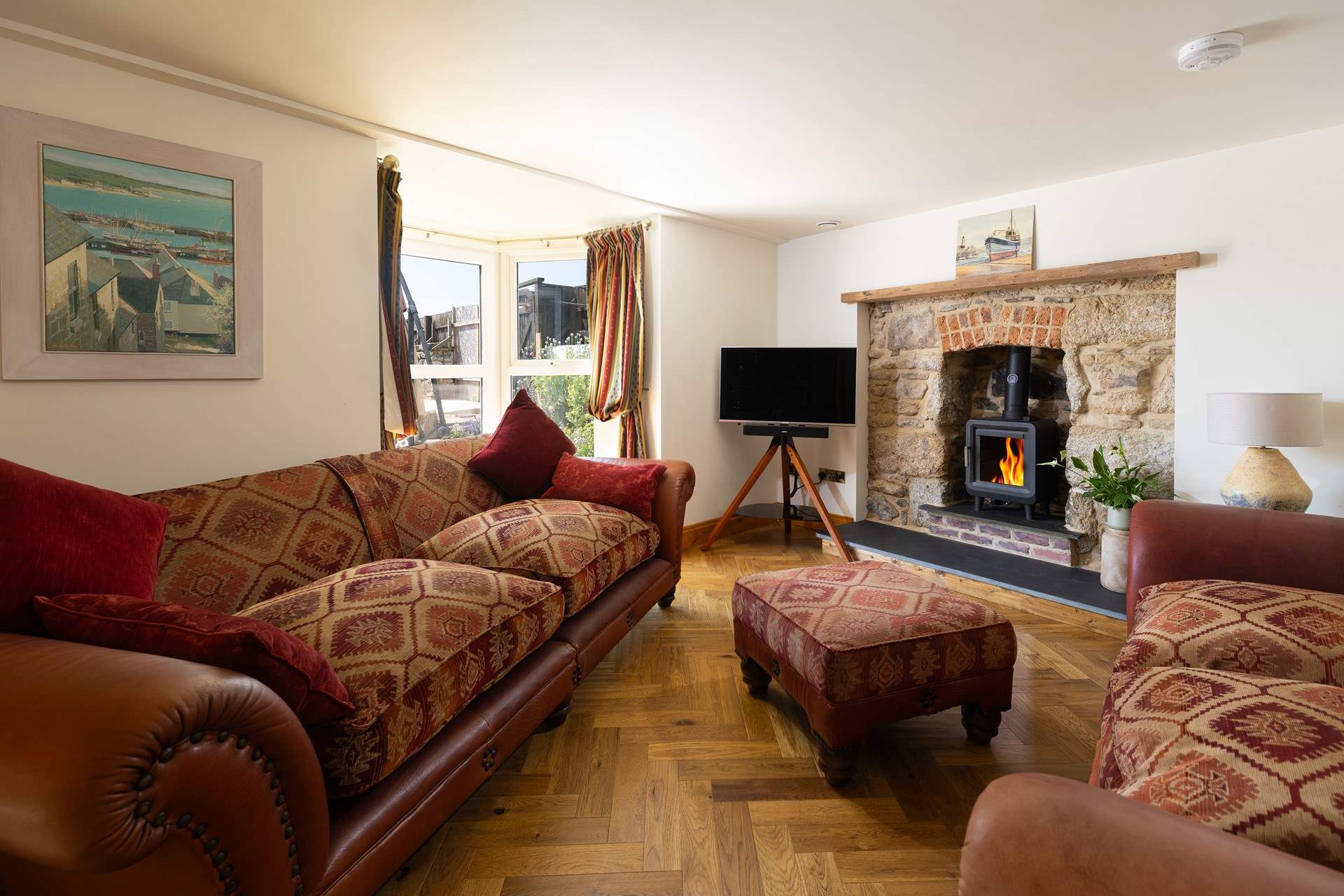 Light filled and wonderfully cosy, this welcoming space offers peaceful garden views.
