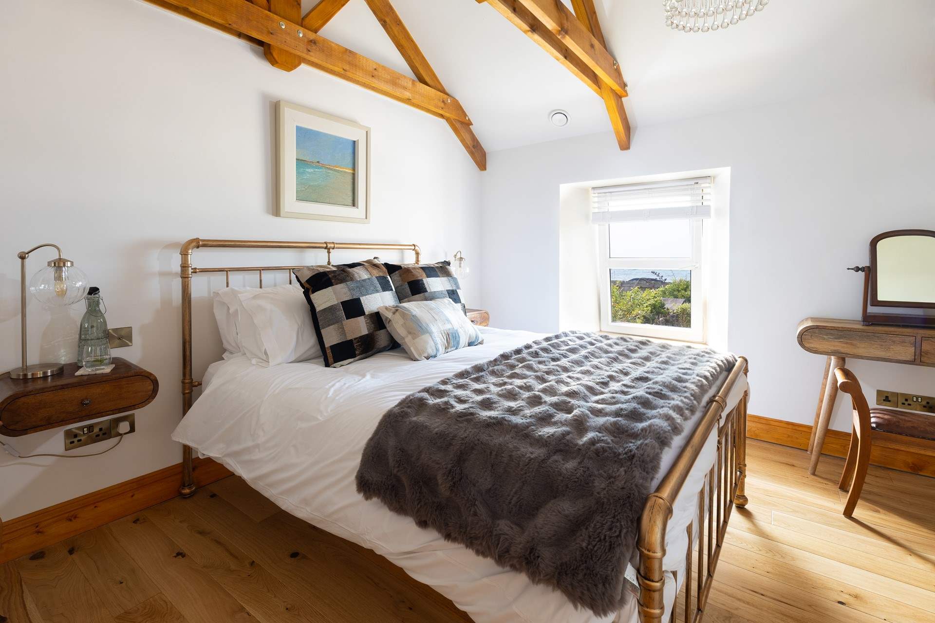 Wake up in bedroom 3 with stunning sea views.