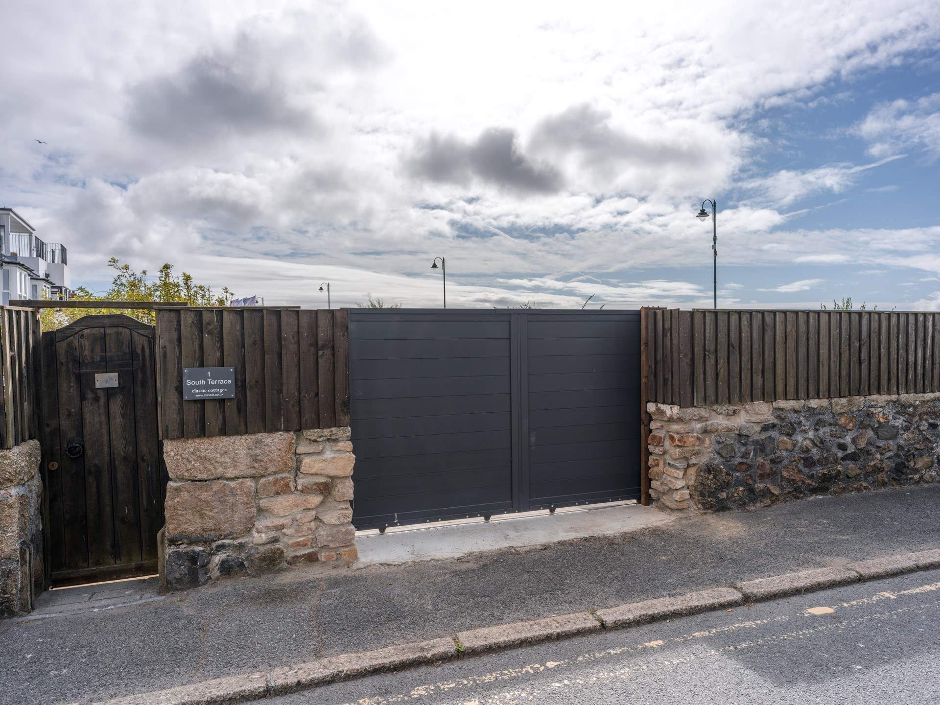 Welcome to 1 South Terrace, open the gate, pull in and begin your Cornish holiday. 