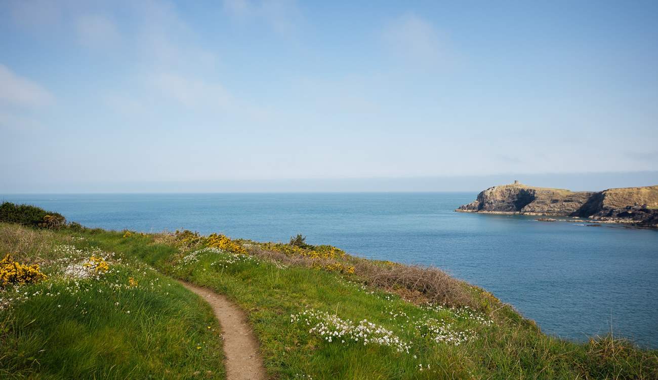 After a day on glorious Abereiddy beach return to the warmth of this characterful, seafaring cottage. 