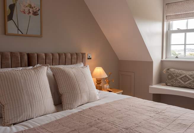 Wake up with the sounds of the countryside in this dreamy space.