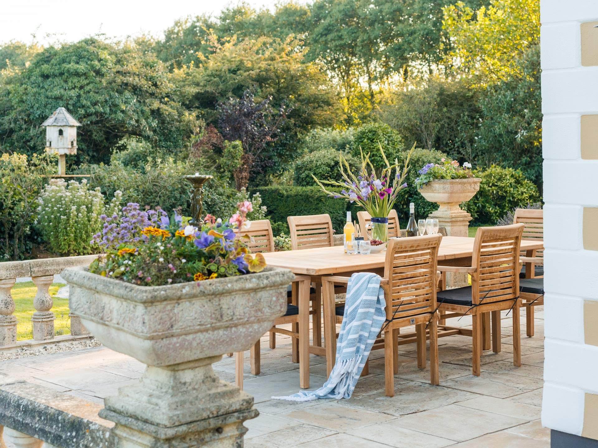An enviable setting. The garden is completely enclosed.