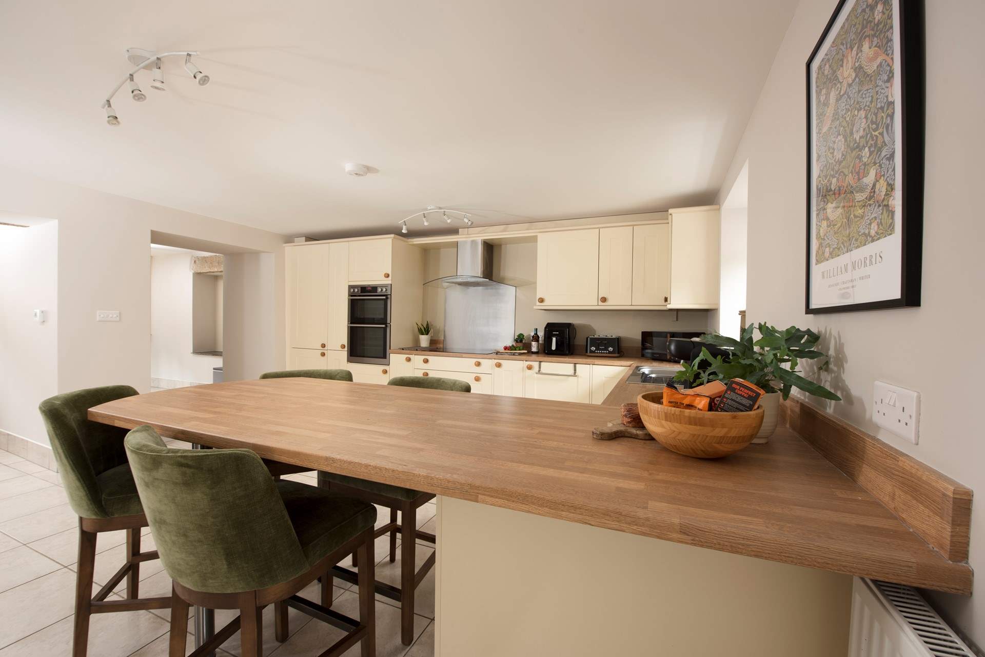 A fully equipped modern kitchen has everything you need including an air fryer.