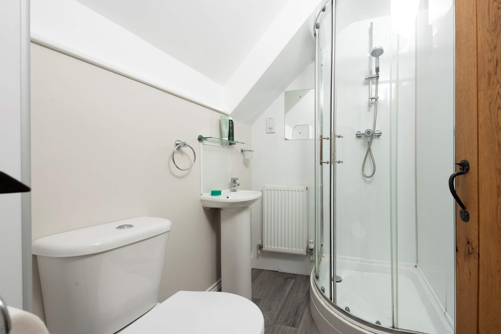 The en suite shower-room.