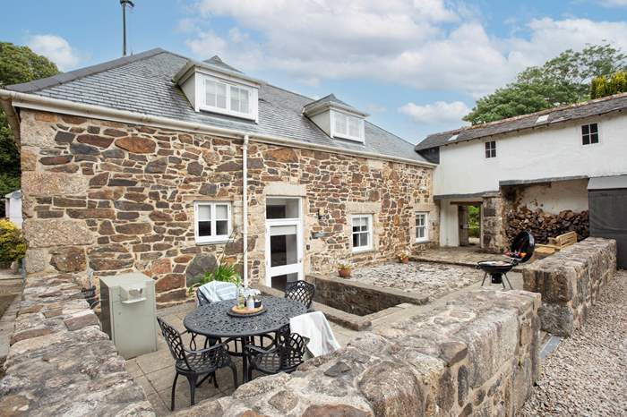 Apple Loft Cottage is a 2 bedroom, dog friendly cottage near the beach in Penzance, Cornwall.