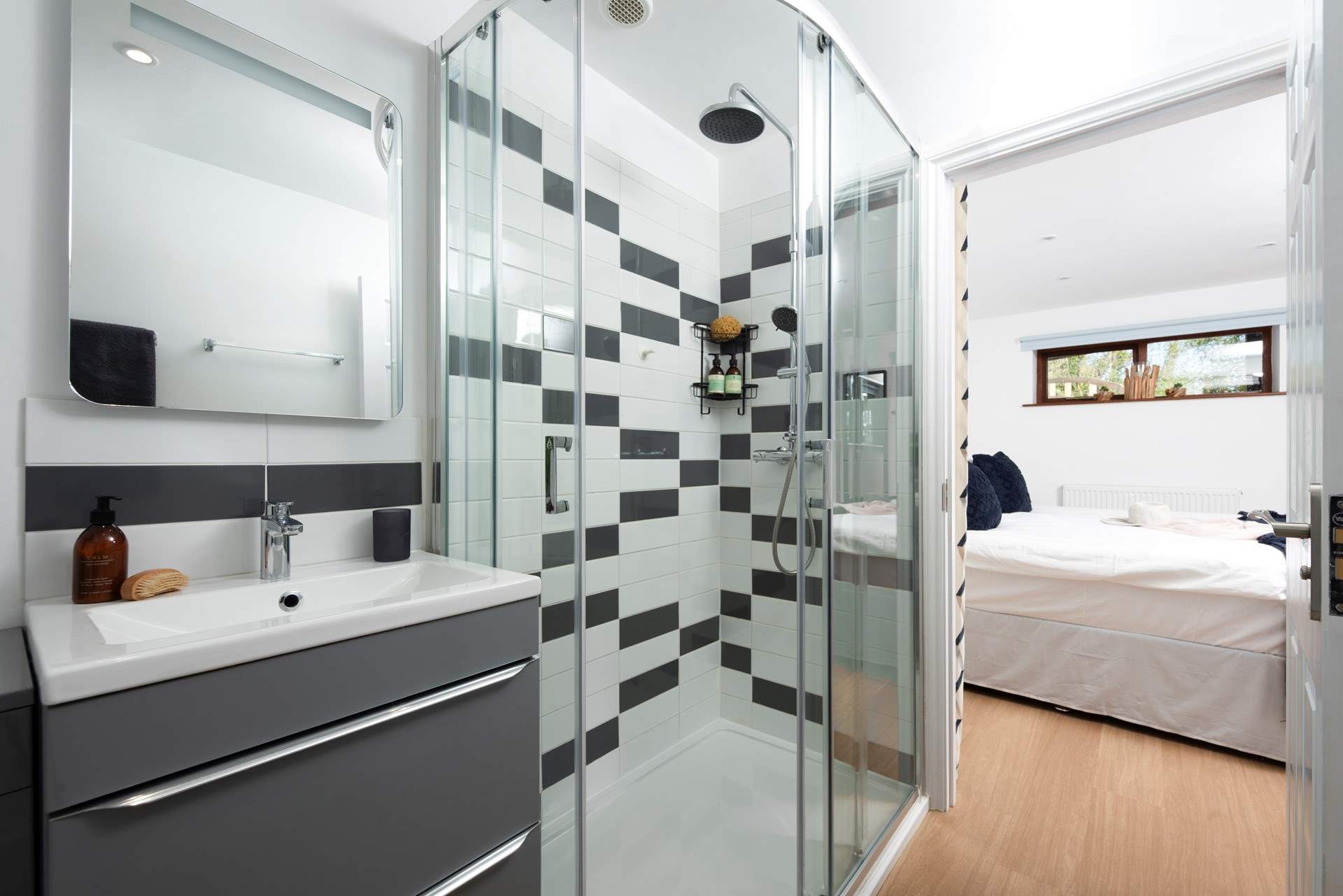 It also has its own en suite shower-room.