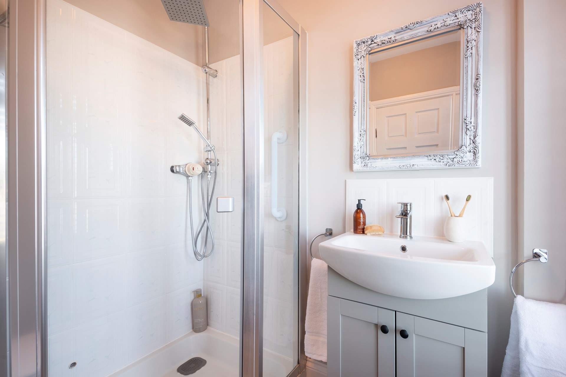 Of course it also has it's own en suite shower-room.
