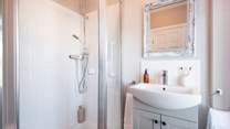 Of course it also has its own en suite shower-room.
