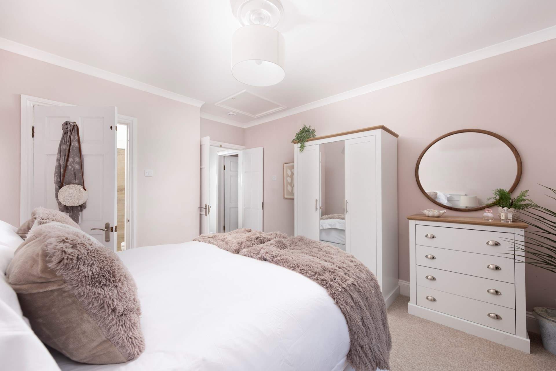 The gentle restful tones will ensure you have a good night's sleep.