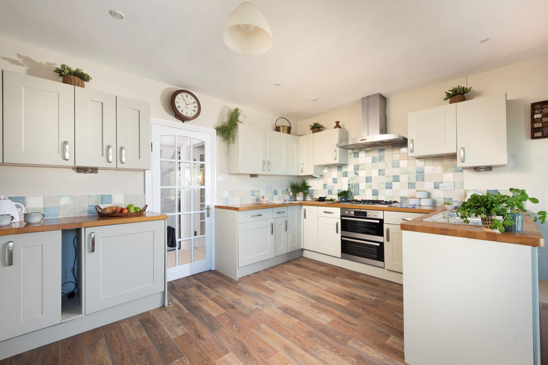 Rustle up holiday feasts in the kitchen.
