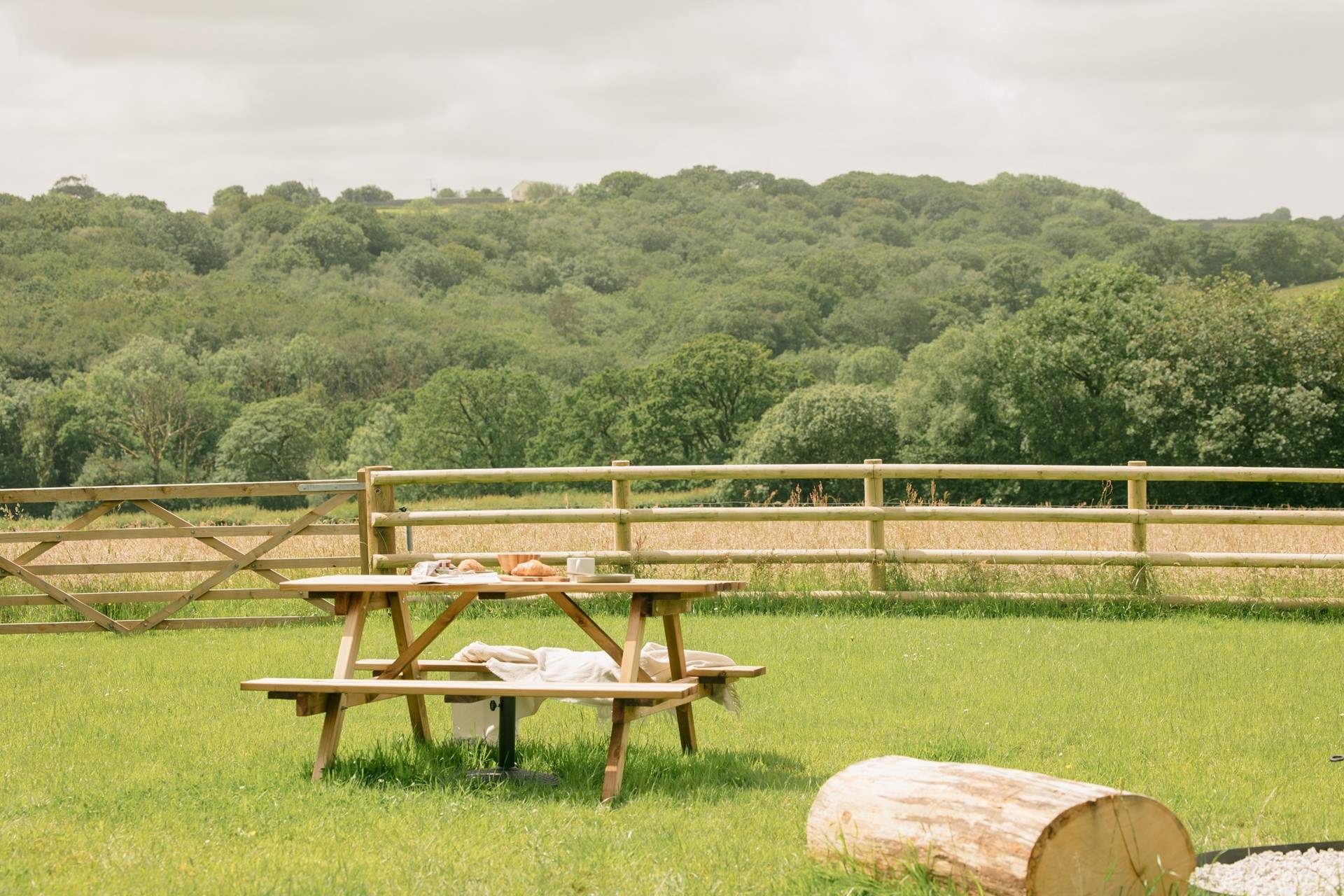 Enjoy al fresco breakfasts in total peace and tranquility. 