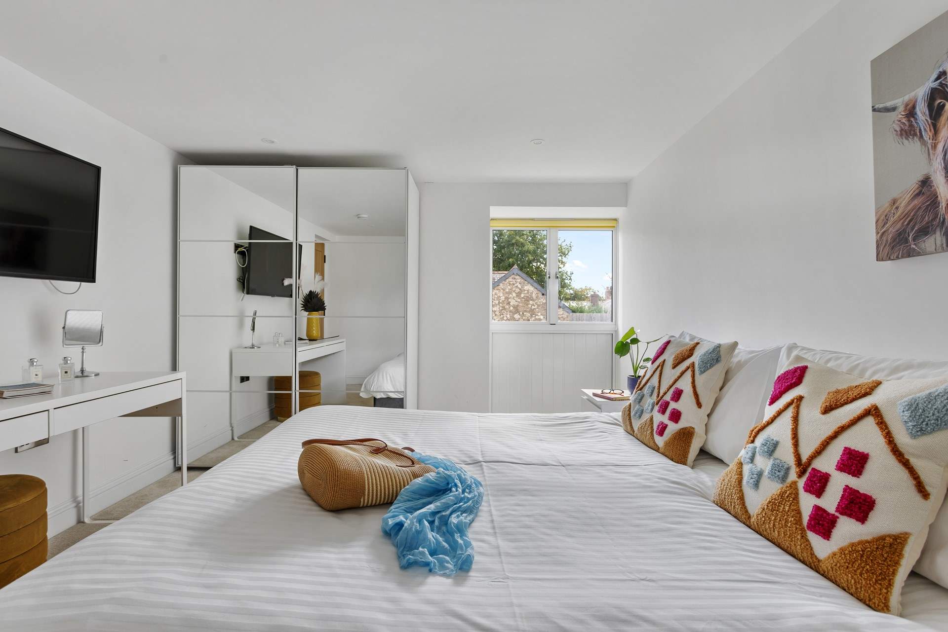 'Zip and link' beds are the order of the day in the fourth bedroom. They can be made up as a super-king bed or twin beds - the choice is yours.
