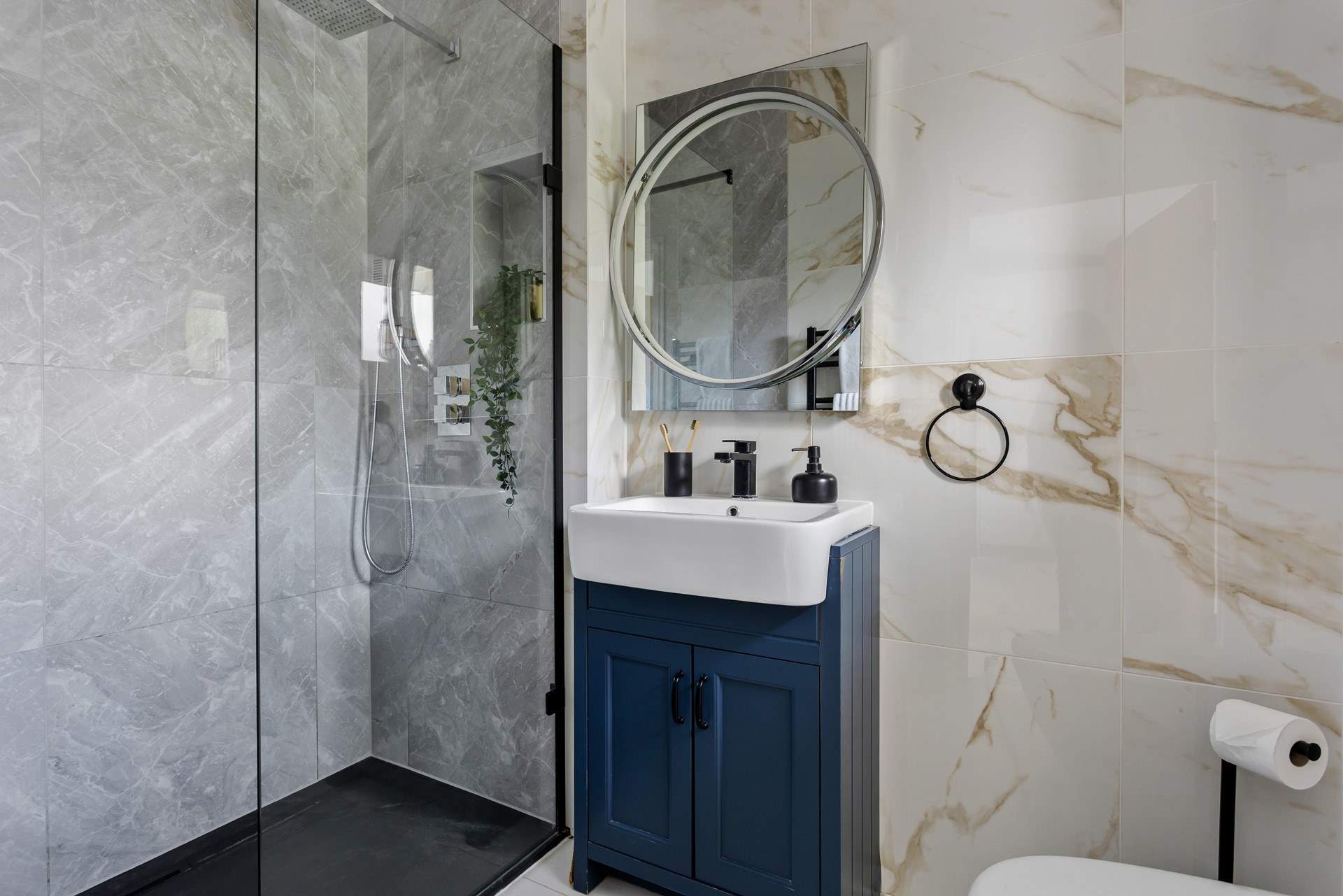 Perfect for that wake-me-up shower or a post beach day rinse off.