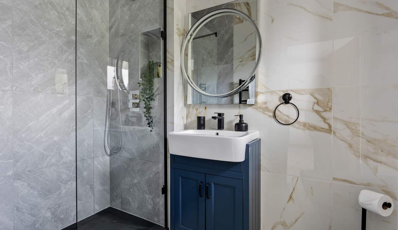 Perfect for that wake-me-up shower or a post beach day rinse off.