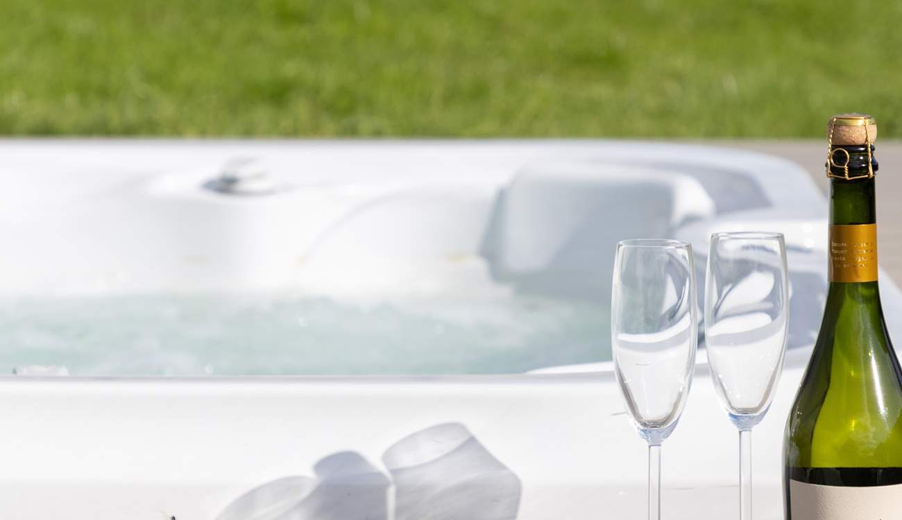 For even more relaxation, there's the hot tub - bliss!