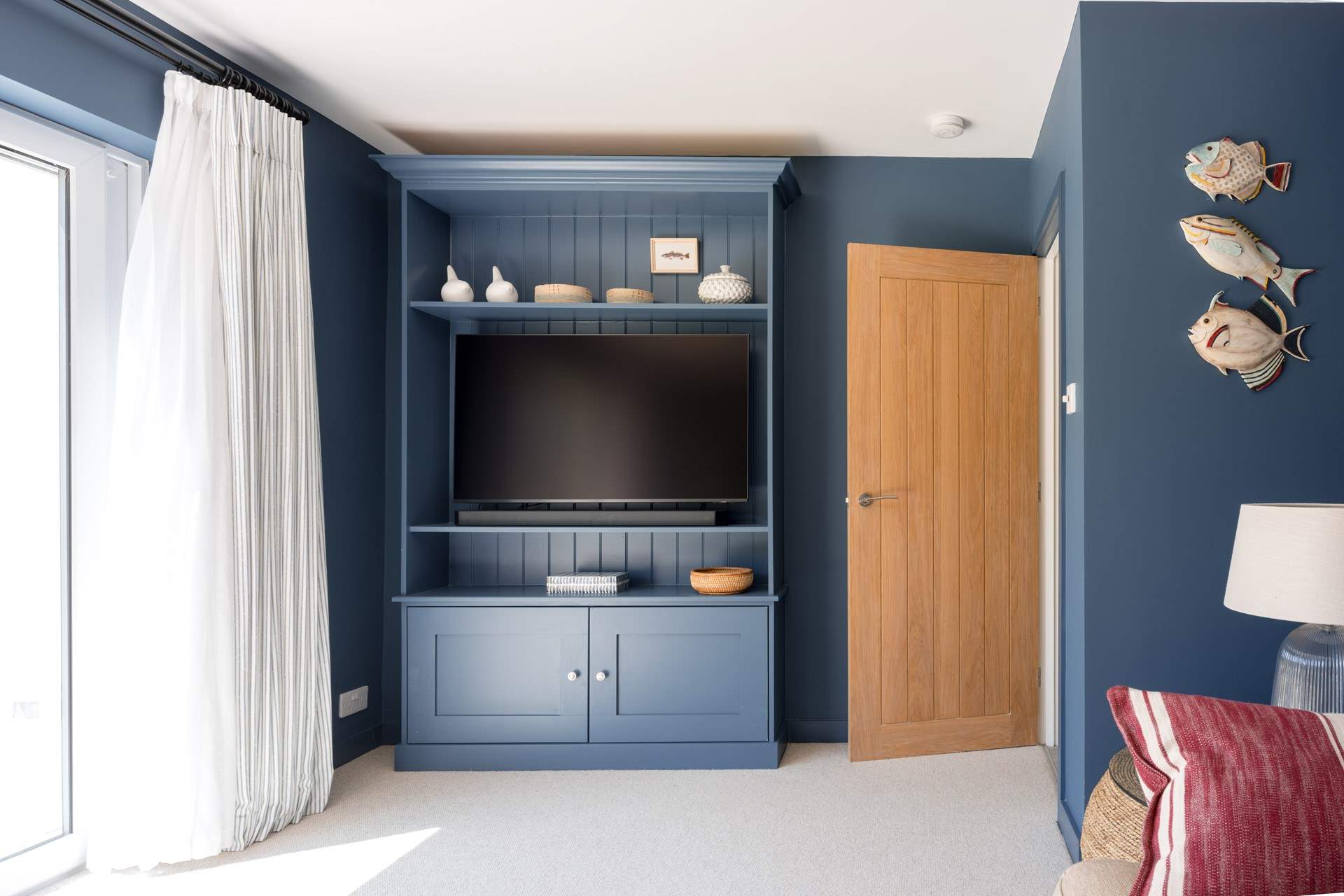The bespoke Smart TV unit.