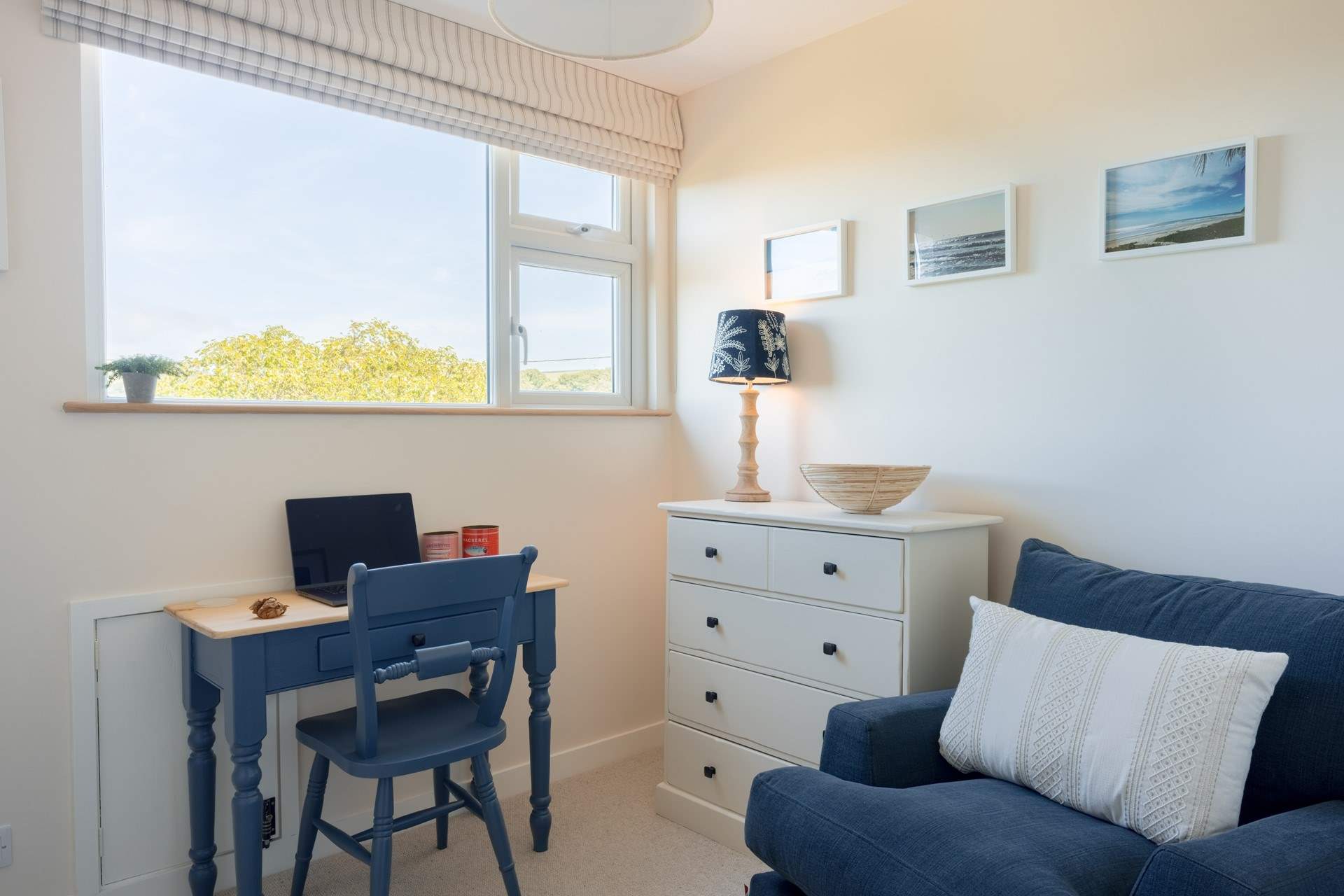 The study offers the perfect workspace should the need arise. 