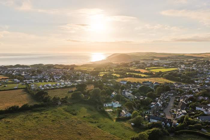 Sea Whisper is a 5 bedroom holiday cottage near the beach in Croyde, North Devon.