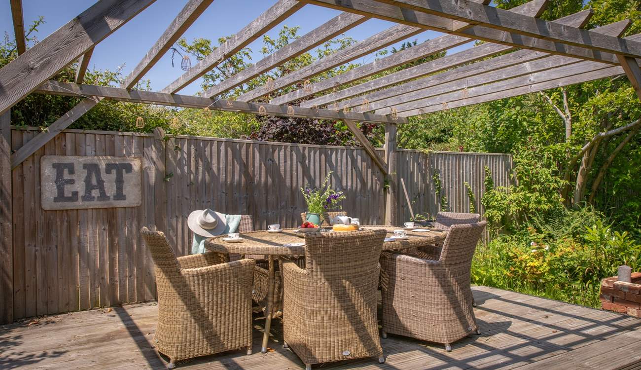 Al fresco dining and entertaining under the pergola.
