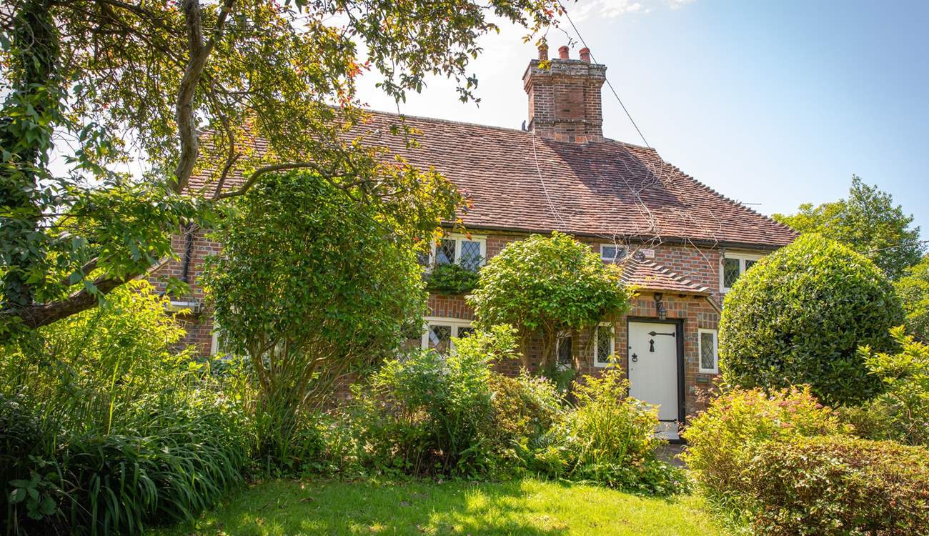 Welcome to Broyle Cottage, a quintessential English country cottage near Herstmonceux.