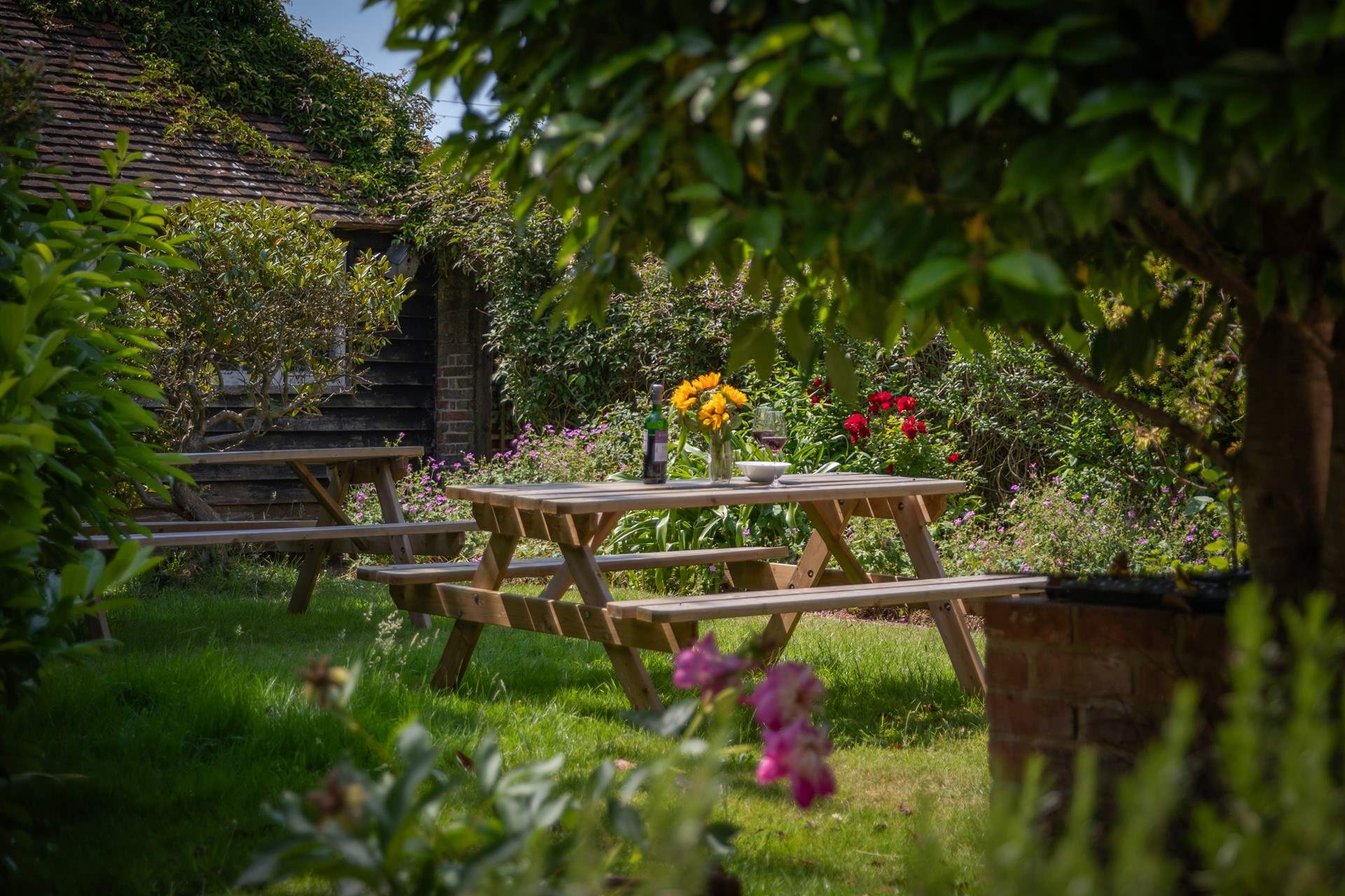 Lots of seating areas in this pretty garden.