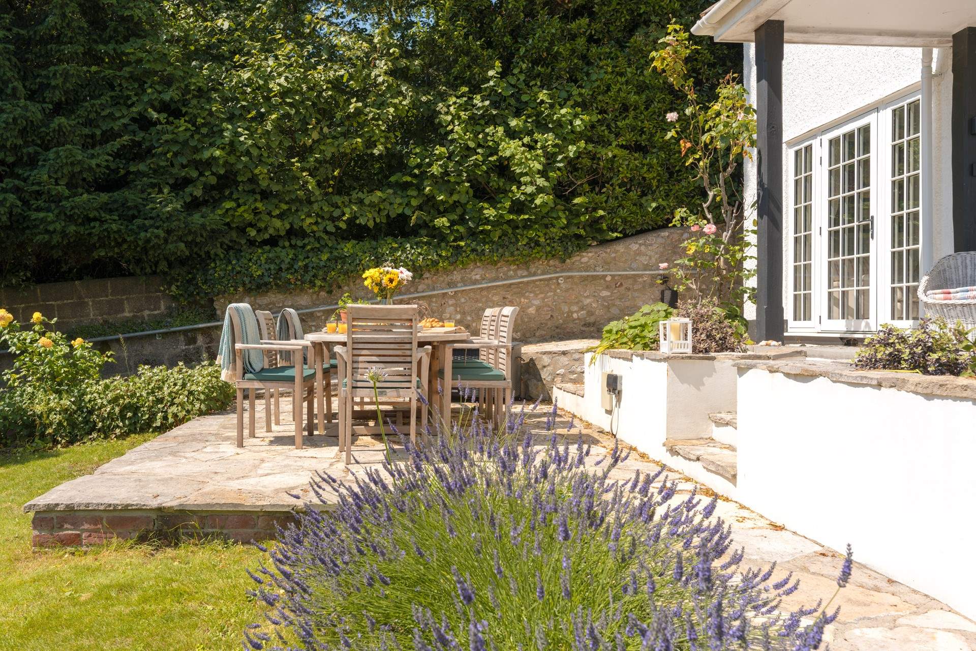 Anyone for a spot of al fresco dining?