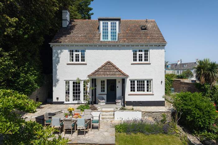 Langmoor House is a 4 bedroom, dog friendly cottage with sea views in Lyme Regis, Dorset.