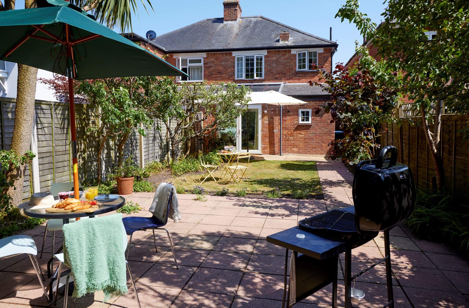 The garden at Lavender Cottage is very special. Incredibly quiet, enclosed and private with a lawn and patio to enjoy.