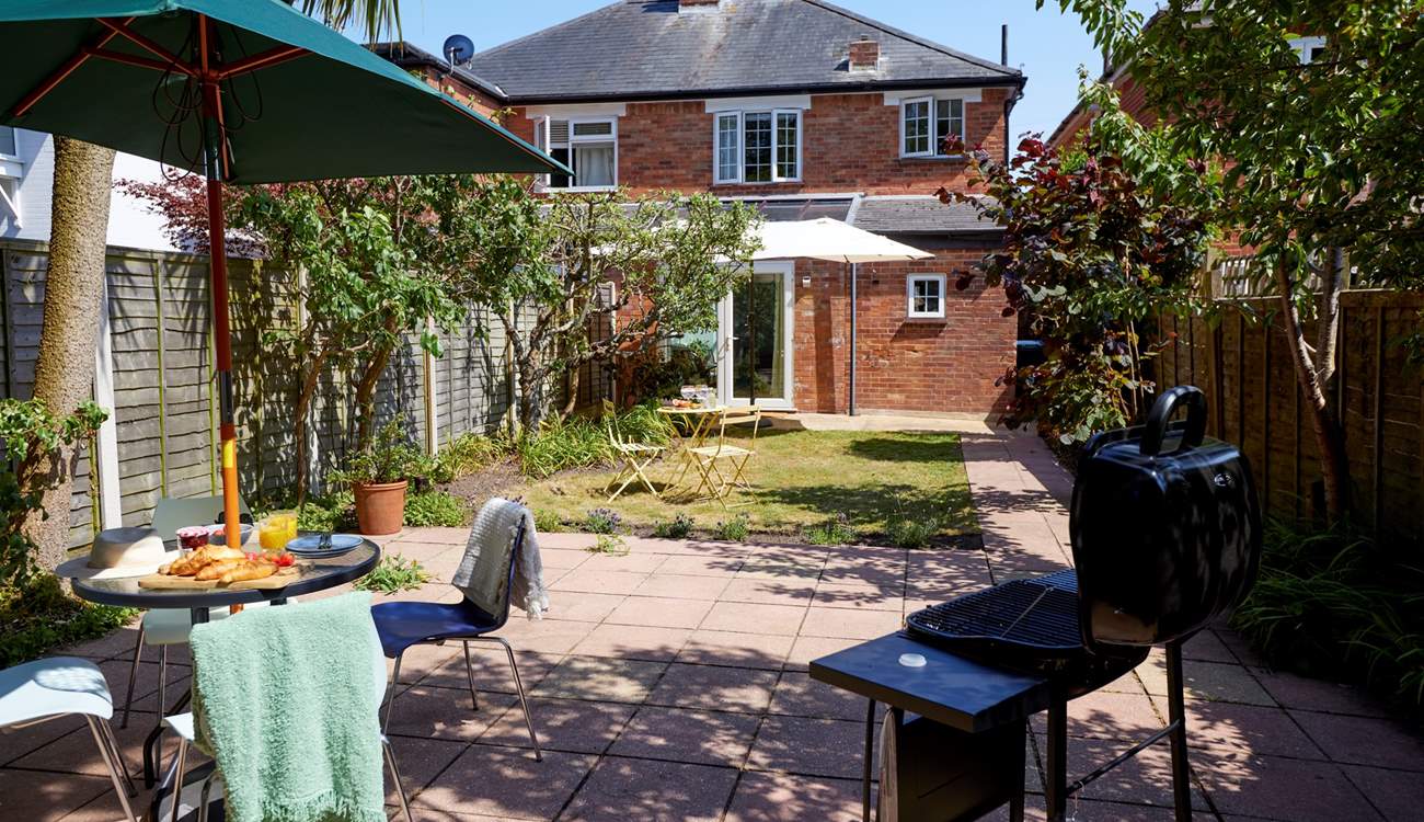 The garden at Lavender Cottage is very special. Incredibly quiet, enclosed and private with a lawn and patio to enjoy.