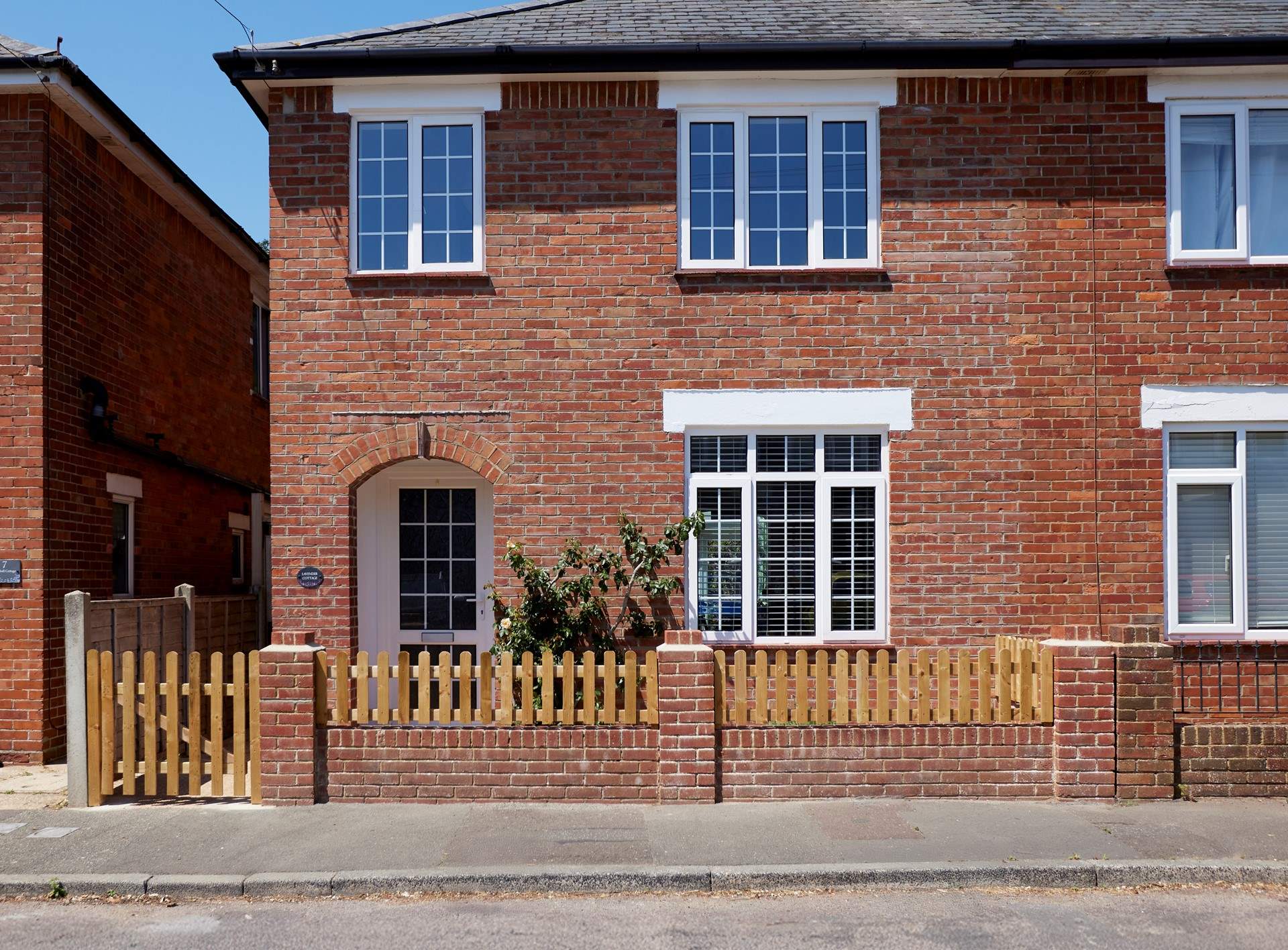 Welcome to the lovely Lavender Cottage. Perfectly positioned for Hengistbury Head, Christchurch and Mudeford, this spacious two bedroom home is perfect for couples, families and nature lovers... plus your four-legged friends of course.