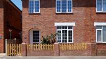 Lavender Cottage is perfectly positioned for Hengistbury Head, Christchurch and Mudeford, this spacious two bedroom home is perfect for couples, families and nature lovers... plus your four-legged friends of course.