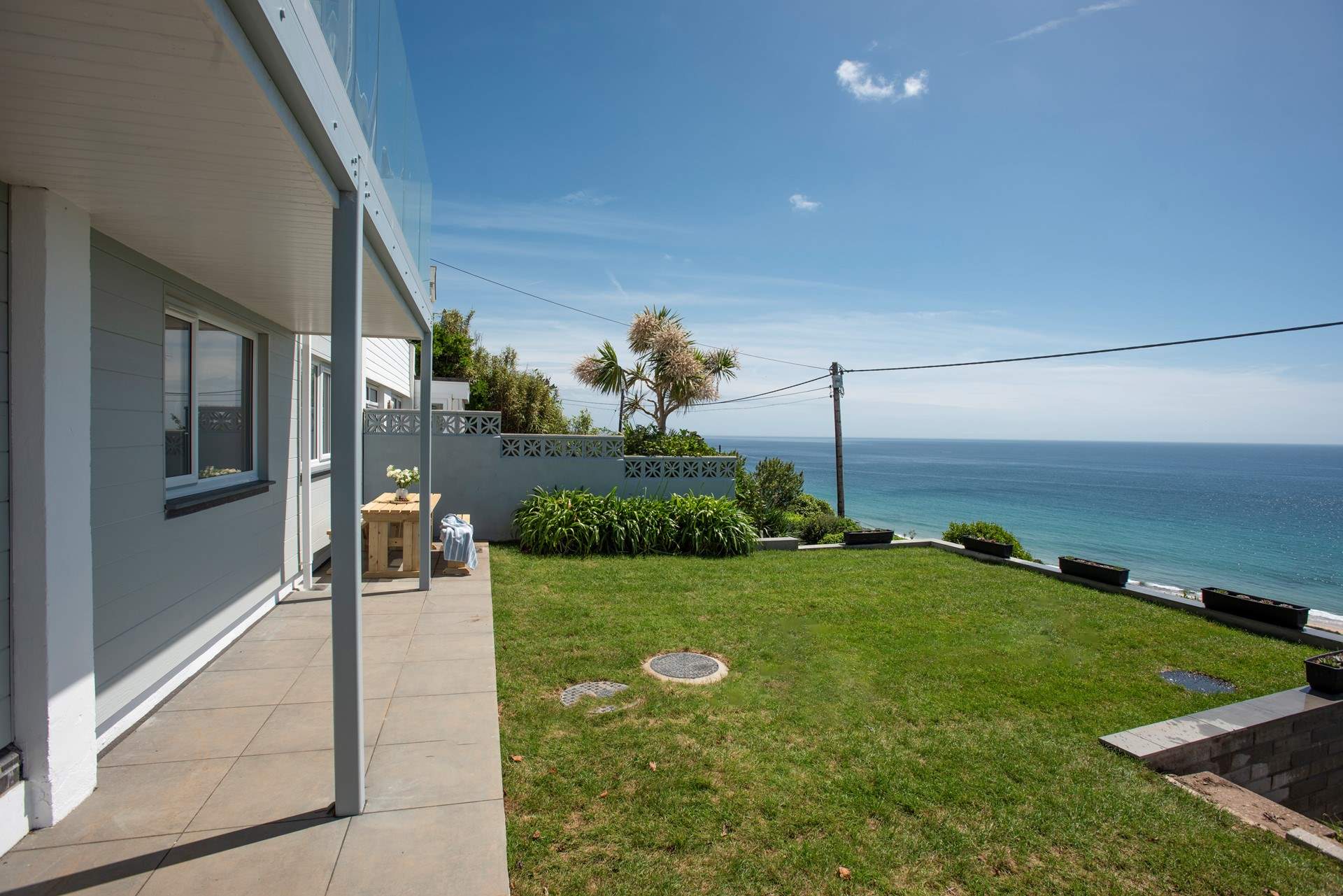 Sit back and relax in the garden with this view. Please be mindful of the drop. 