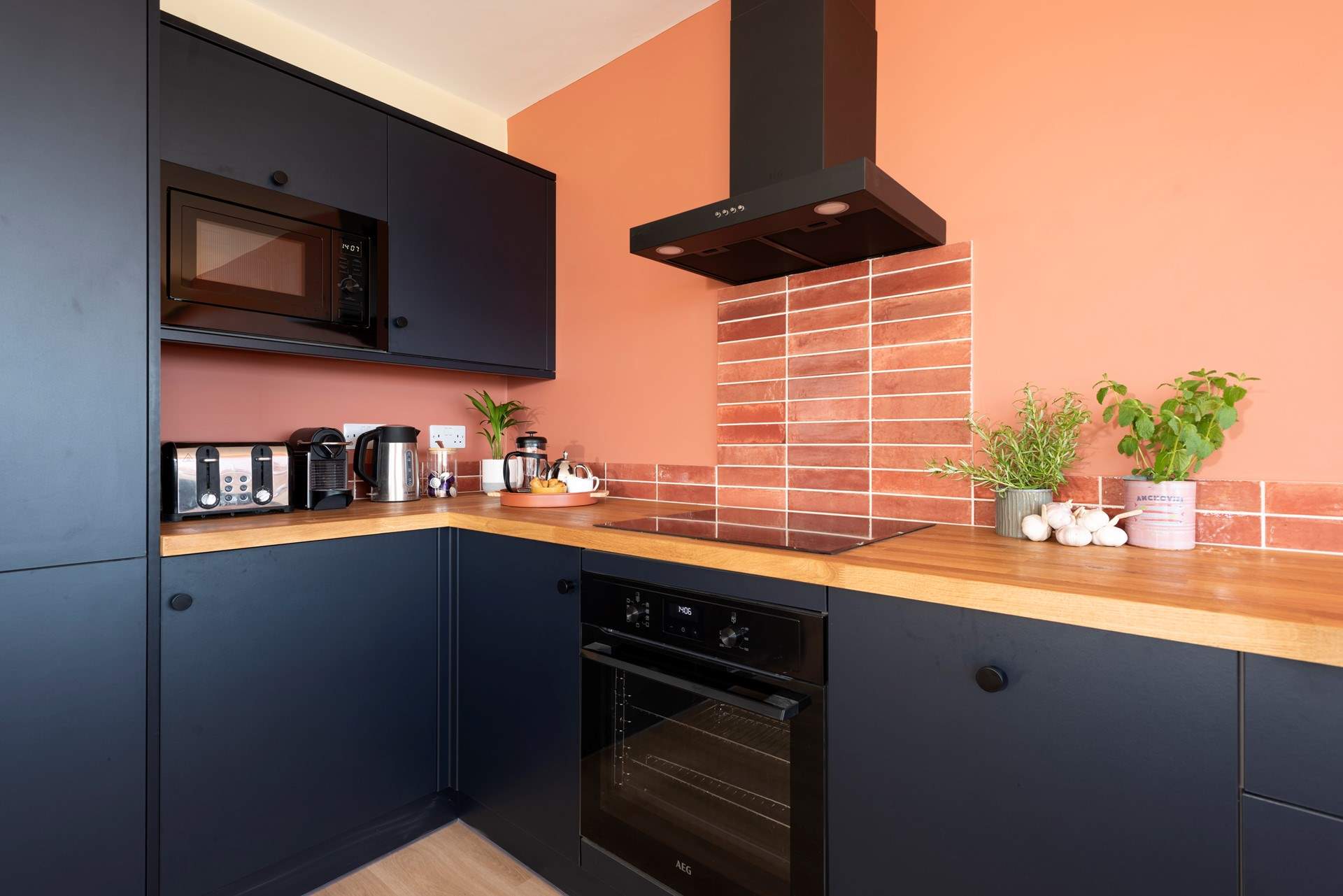 A contemporary and functional kitchen.
