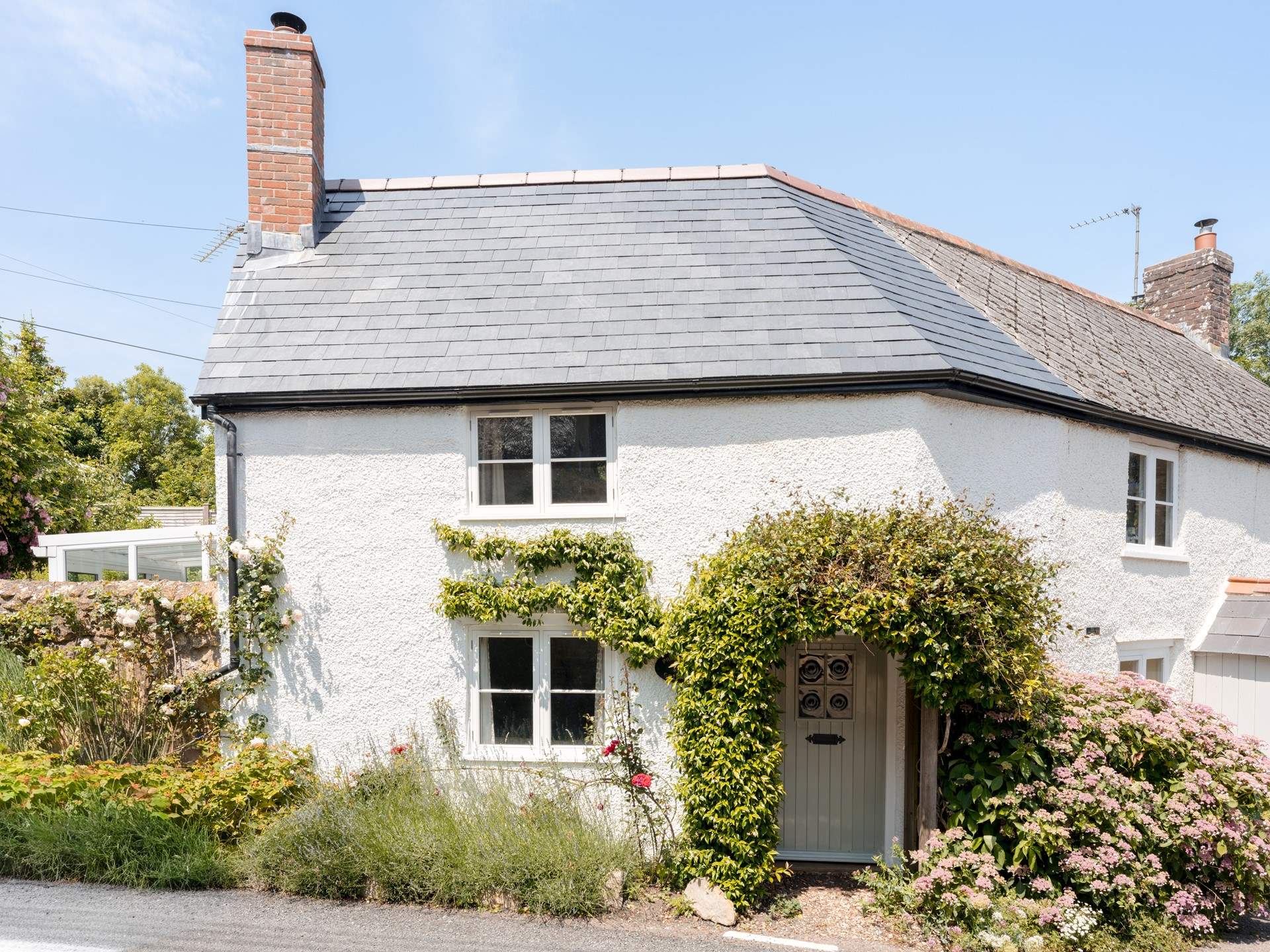 Welcome to the picture perfect Primrose Cottage. Perfect for couples, families and your four-legged friends.