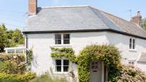 Welcome to the picture perfect Primrose Cottage. Perfect for couples, families and your four-legged friends.