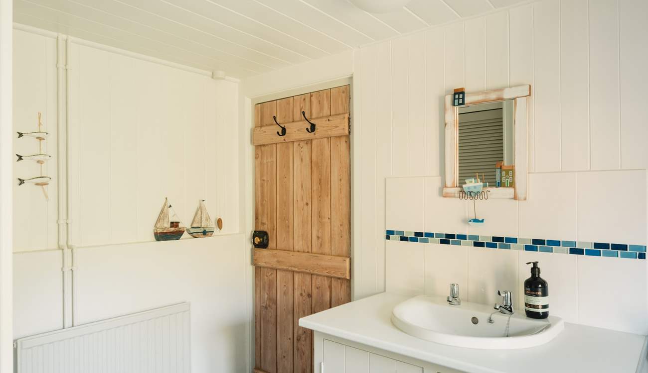 The wood panelling continues the coastal theme and you will certainly know you are only a few minutes from the beach.
