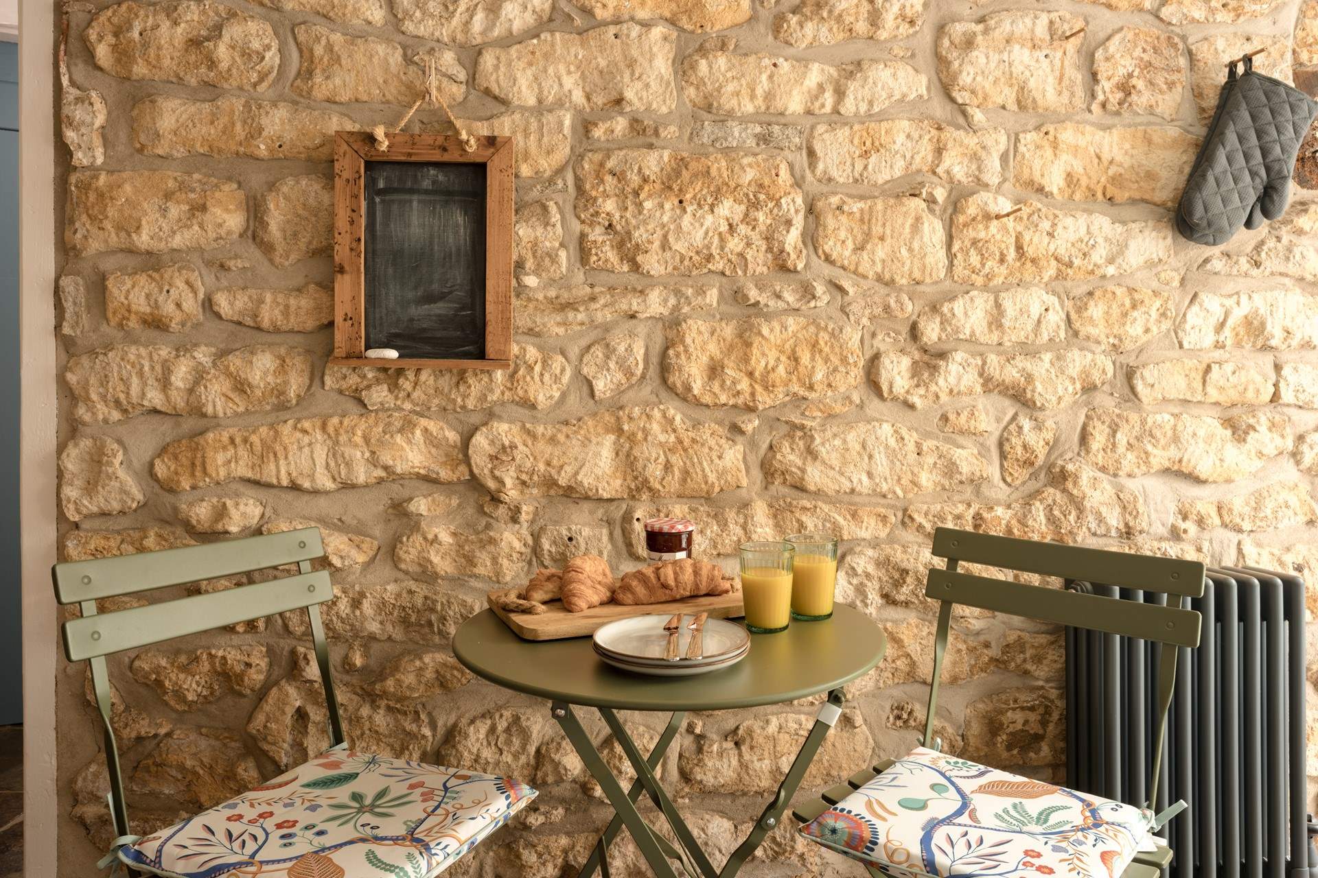 What a perfect spot for a tasty breakfast whilst planning the day ahead.