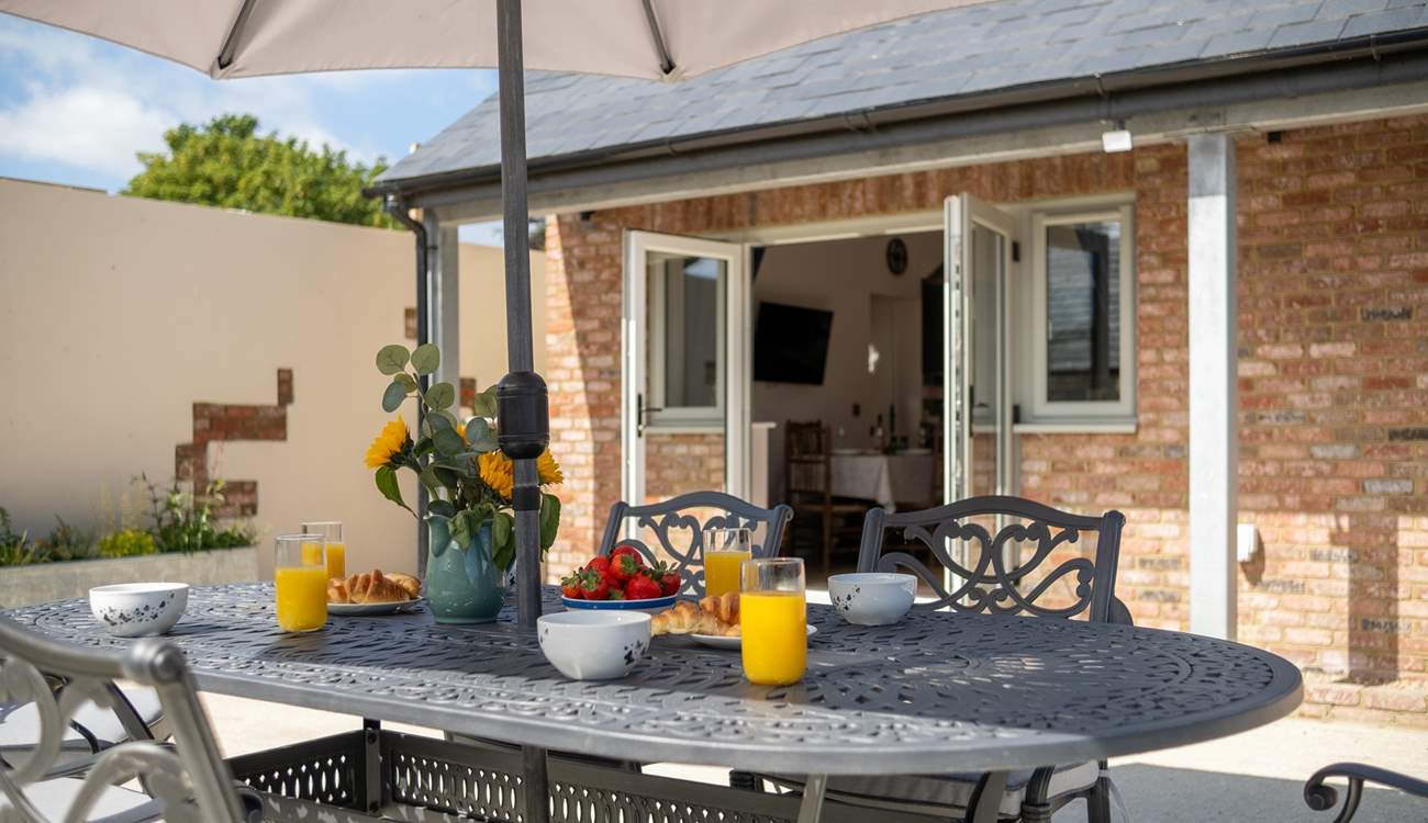 Breakfast on the patio!