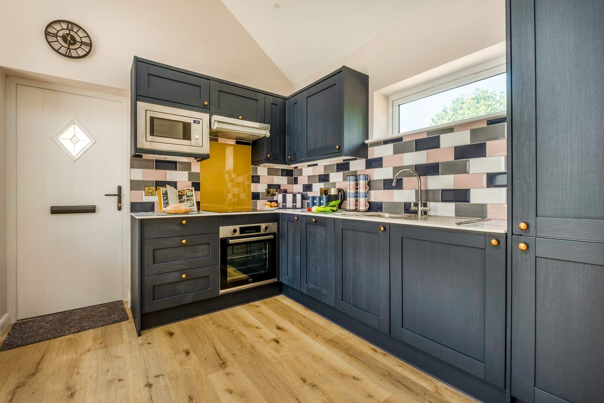 Cook up a sumptuous meal in this well-equipped kitchen.