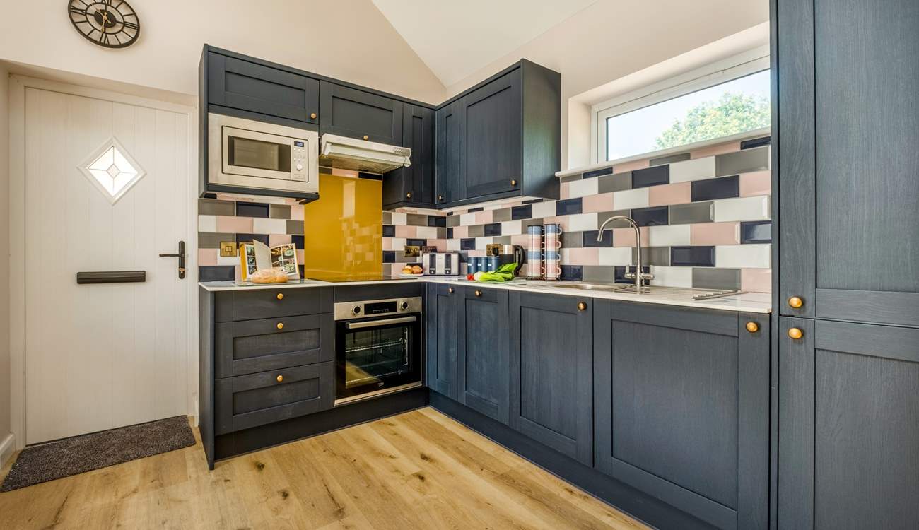 Cook up a sumptuous meal in this well-equipped kitchen.