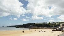 Stroll across the beach to the pretty harbour, an array of shops, cafes, pubs or restaurants. 