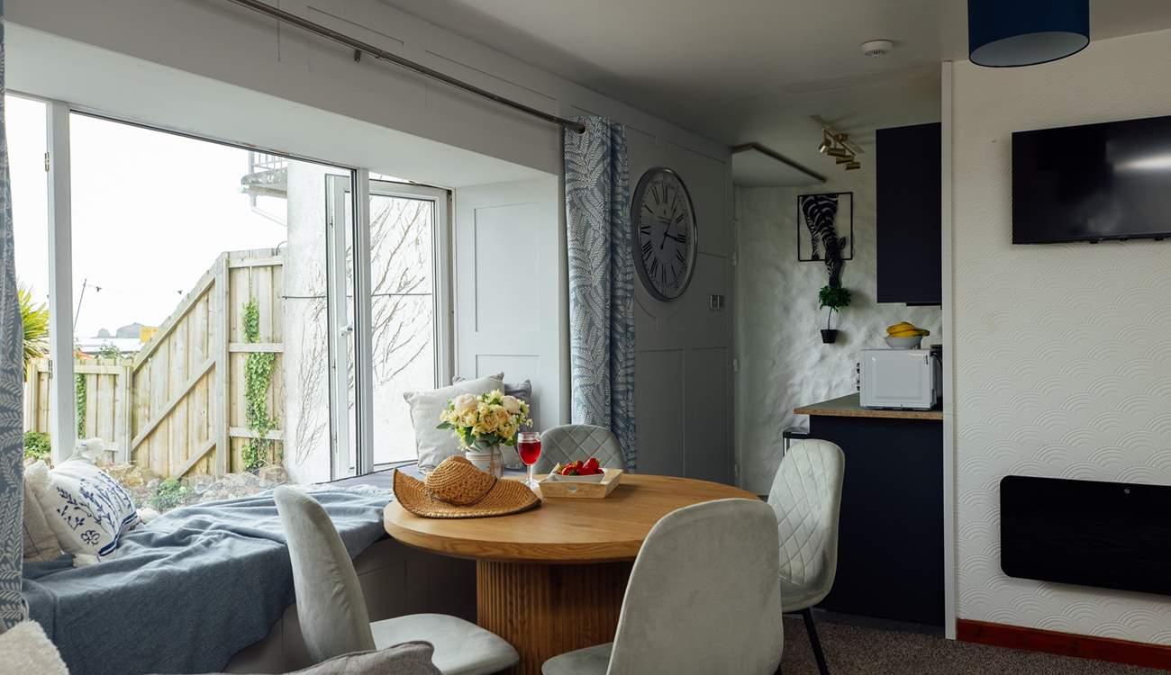 Enjoy a hearty breakfast before exploring the local area. The popular seaside town of Tenby is nearby. 